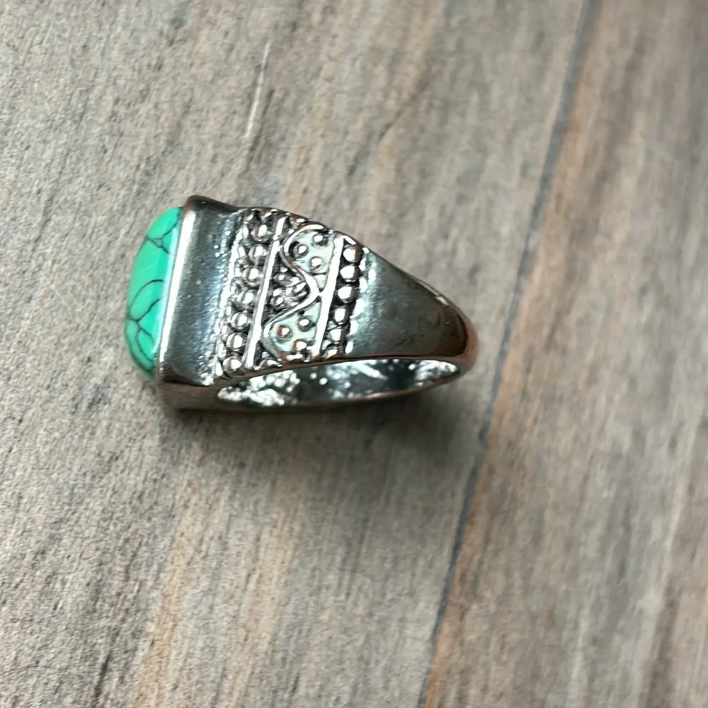 Green stone ring